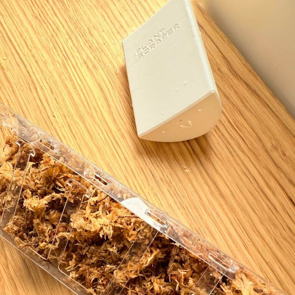 Abtropfschale für Sphagnum-Moosstäbe mit Frontöffnung 9